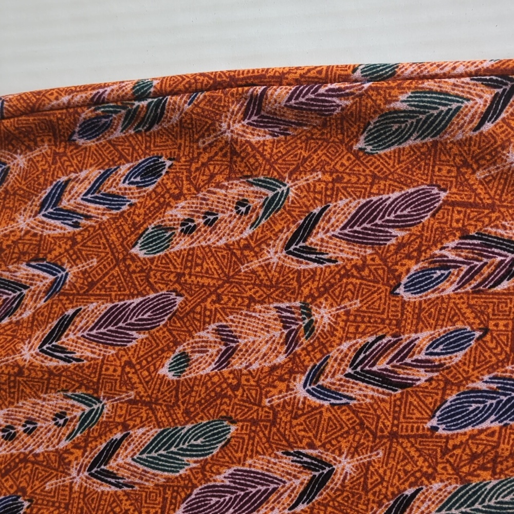 NWT LulaRoe Cassie Feather Print Pencil Skirt 2XL Burnt Orange Pattern - Picture 10 of 13